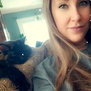 Meet your Posher, Elizabeth